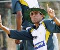 Younis supports Miandad's 'green pitch' policy
