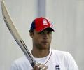 Flintoff pledges himself to England for long time