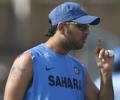 Yuvraj shows middle finger to jeering Lankan fans
