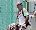 Brian Lara wants to play 2011 IPL