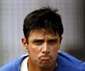 Dravid, Irfan out of India's World Cup squad