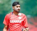 Injured Harbhajan ruled out of third Test