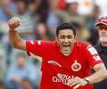 Kumble hangs his boots, pulls out of IPL