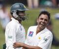 Rehman gives Pakistan advantage in first Test
