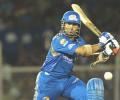 Tendulkar hands over MI captaincy to Harbhajan