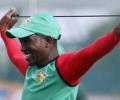 Late Chigumbura show keeps Zimbabwe in the hunt