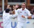 Broad's six-wicket haul gives England victory