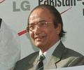 Legendary Pak batsman Hanif Mohd undergoes cancer surgery
