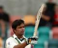 Manzoor, Younus steady Pakistan in Harare Test