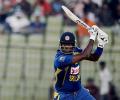 Mathews rallies Sri Lanka past Bangladesh