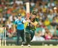 Warner blazes as Australia ease past England in tri-series opener