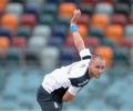 Broad apologises for England 'minimum wage' tweet
