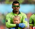 Akmal violates ICC dress code, banned from first T20 against New Zealand