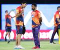 Fleming backs under-fire Dhoni despite Pune's sorry campaign