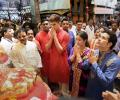 VIDEO: Tendulkar, family offer prayers at Lalbaugcha Raja