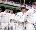 Australian cricketers continue defiant stand against board