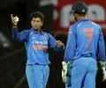 Kuldeep misses Dhoni behind the stumps