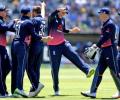 Easy win gives England 2-0 series lead over Australia