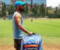 DK celebrates his 34th birthday with Team India