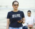 Sania Mirza aces a handstand like a pro