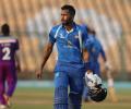 Fit-again Hardik Pandya shows his wares