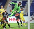 ISL: 10-man FC Goa hold Kerala