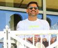 Dhoni Switches Off Pant!