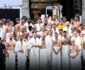 Indian cricketers offer prayers at Padmanabhaswamy temple