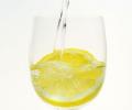 The top 10 health benefits of lemon water