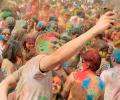 Share your Holi selfies and win selfie sticks!