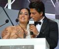 Oh my! Archie Panjabi is just another girl when SRK sings to her