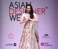 Pix: Karisma, Chunky steal the ramp