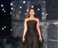 MUST SEE: Kareena flaunts curves in a backless gown