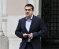 Independent Greeks stay with Tsipras, give limited bailout backing