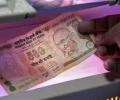Rupee falls 5 paise against dollar, ends at 61.92