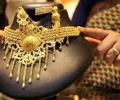 Gold ends flat on scattered support; silver recovers