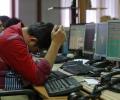 Sensex tumbles 724 points; bank stocks drag