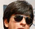SRK's embarrassing moment at London airport