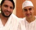 Photo: Aamir Khan meets Shahid Afridi in Mecca