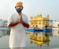 Vicky Prays For Sam Bahadur At Golden Temple