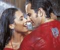 Saif's Awkward Kiss With Rani...