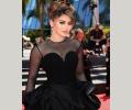Urvashi Suffers Wardrobe Malfunction