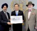 India hands over flood relief to Pak through UN