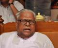 Kerala CM files defamation suit against Achutanandan