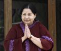Jaya warms up to Mamata after cold shoulder to Left