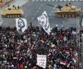 Egyptians break through barriers protecting prez palace