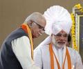 Modi meets Advani, spends time with Vajpayee