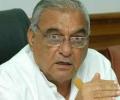 Cong projects Hooda to counter Raman's development theory