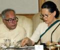 Sonia Gandhi discusses Telangana with Pranab Mukherjee