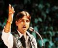 Kumar Vishwas apologises for remarks against Kerala nurses